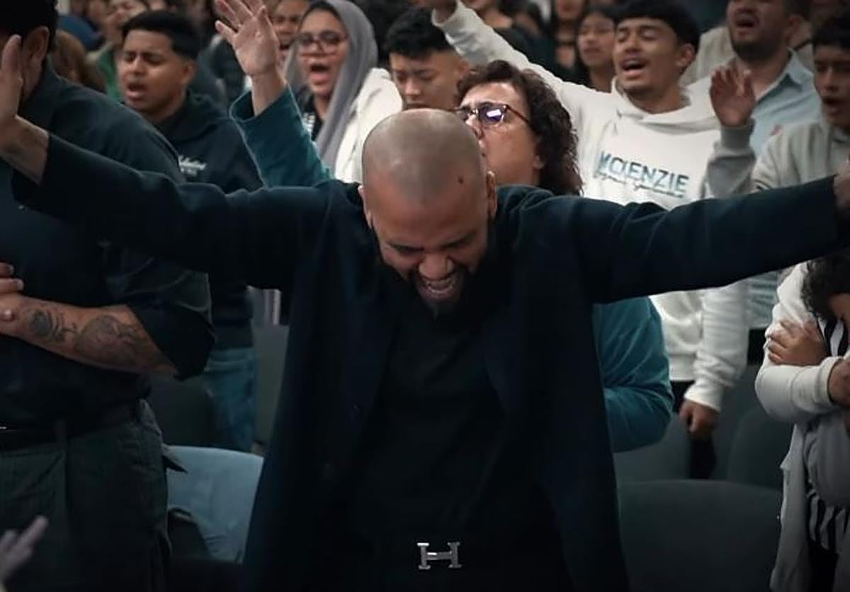 Dani Alves, en la iglesia de Girona.