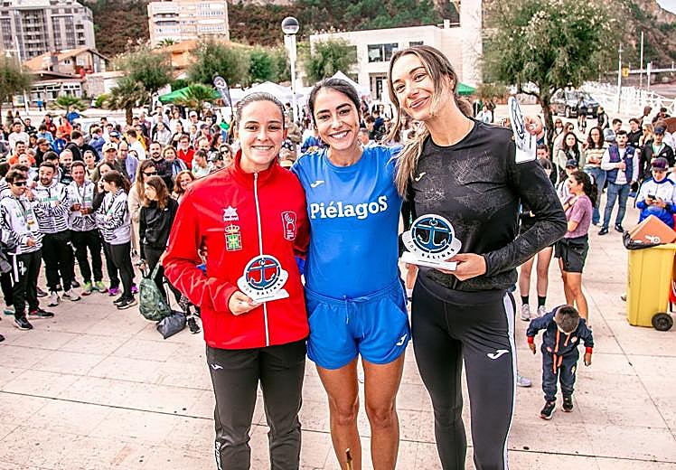 Podio femenino, con Verónica Tabares en el centro.