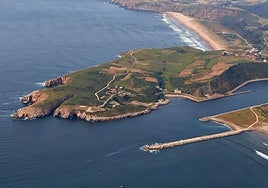 Dique del Puerto de Avilés que se refozará en 2026.