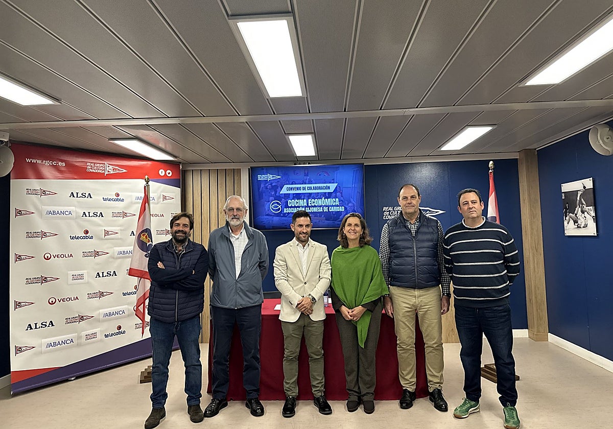 Rafael Piñera, Ignacio Blanco, Pedro Carrillo, Teresa Paquet, Ignacio Aguirrezabalaga, y responsablse de Servicios Externos del Grupo.