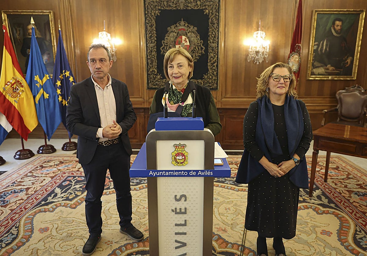 Ovidio Zapico, Mariví Monteserín y Concha Uría.