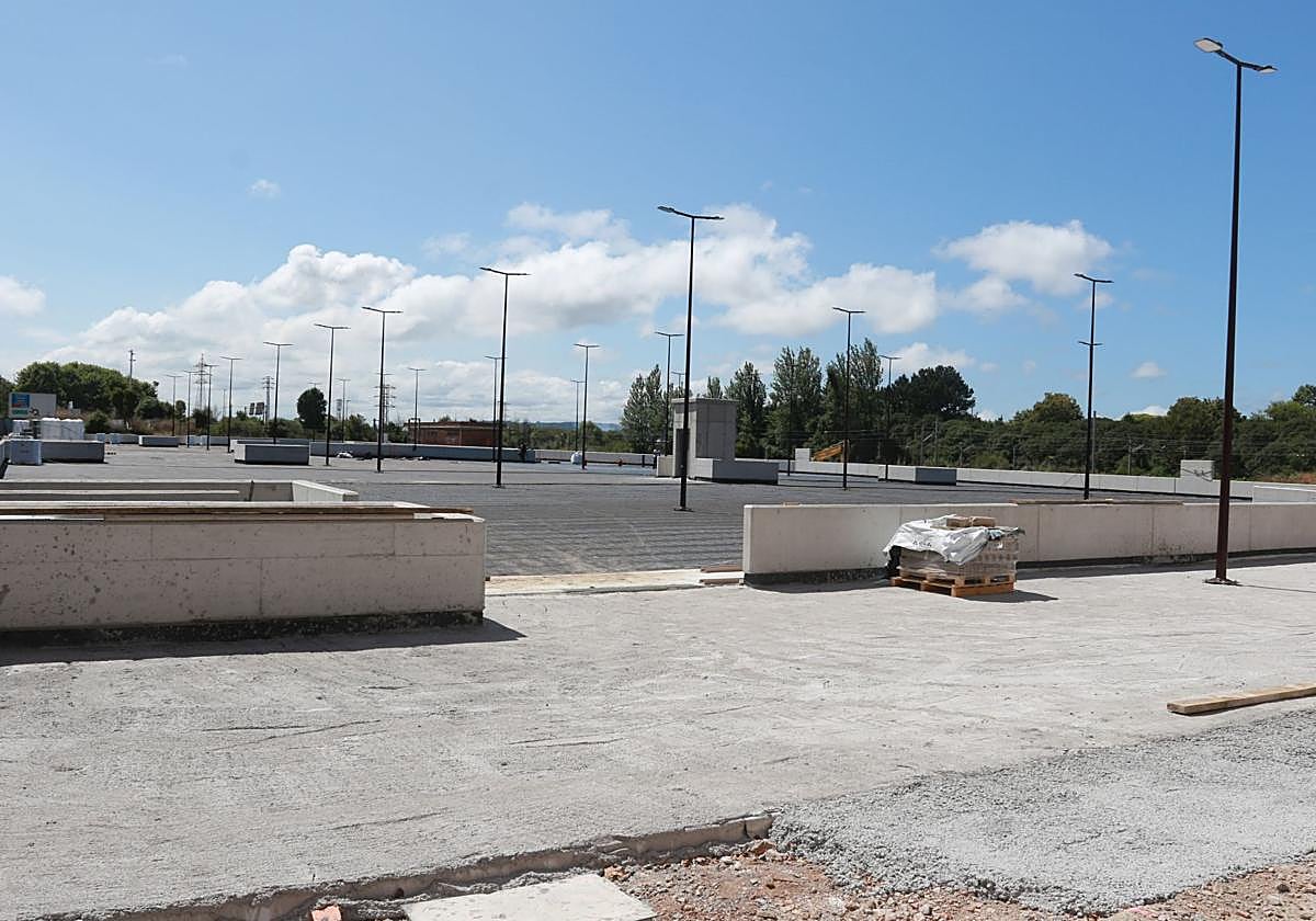 Aspecto de las obras del aparcamiento de la avenida de Portugal, el verano pasado.