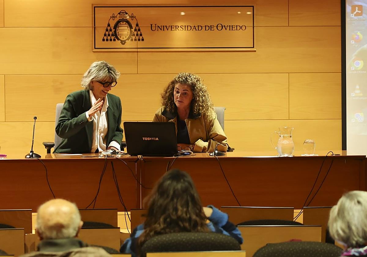 Mercedes de Soignie y Carmen Bermejo, ayer durante la charla.