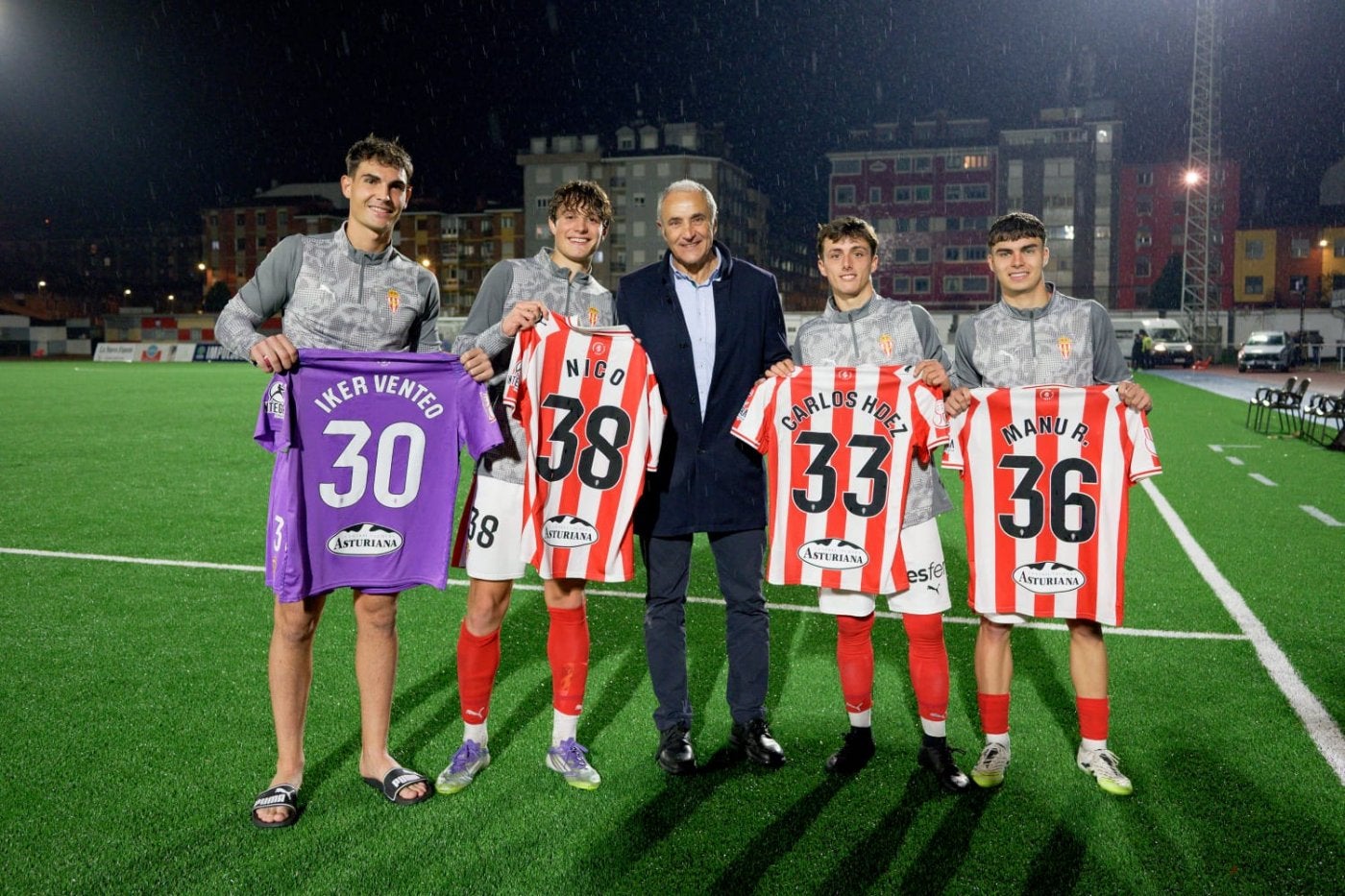 Junto al resto de debutantes y Joaquín Alonso.