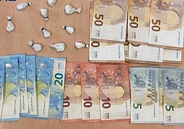 El dinero y las dosis de cocaína que ha incautado la Policía Nacional.