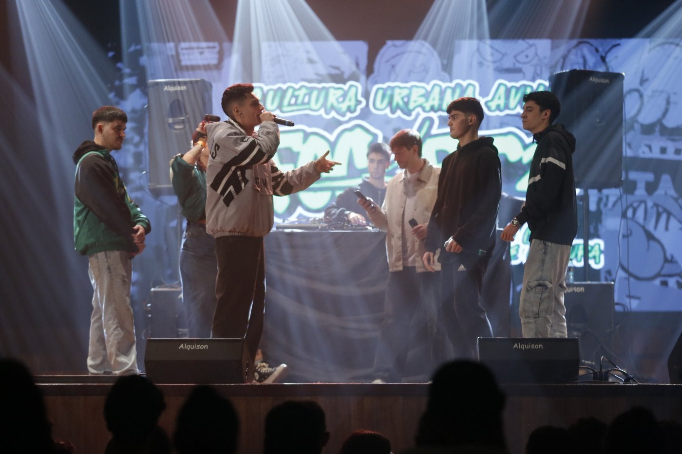 La 'batalla de gallos', ayer en la Casa de Cultura.