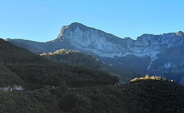 El cantu´l Osu desde el mirador del Tesu la Oración