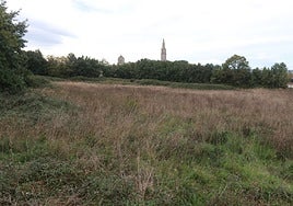 Parcela de titularidad municipal que ha sido cedida al Principado para que construya en ella más plazas de aparcamiento.