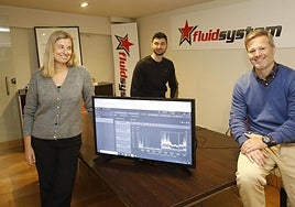 Sonia Artime, Hugo Álvarez y Sergio Álvarez en las oficinas de Fluidsystem.