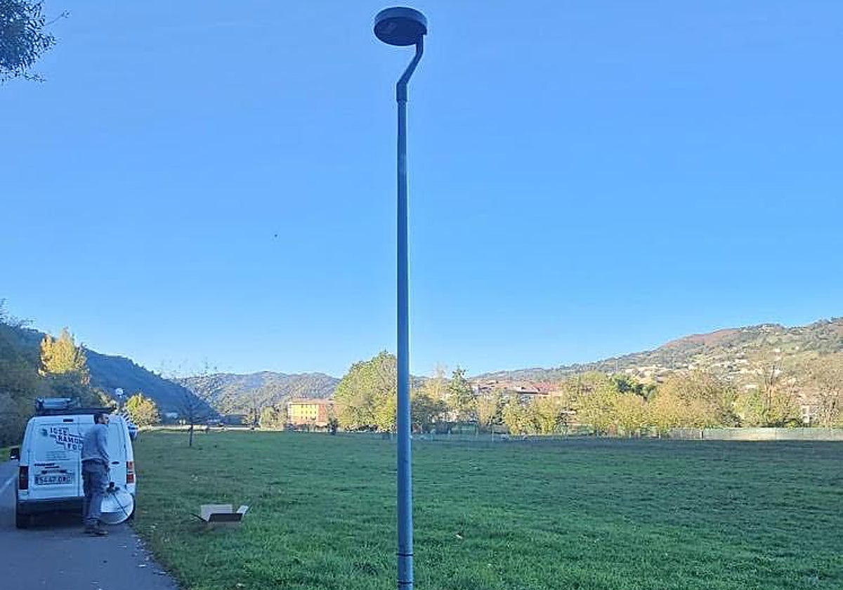 Trabajos para sustituir las luminarias.