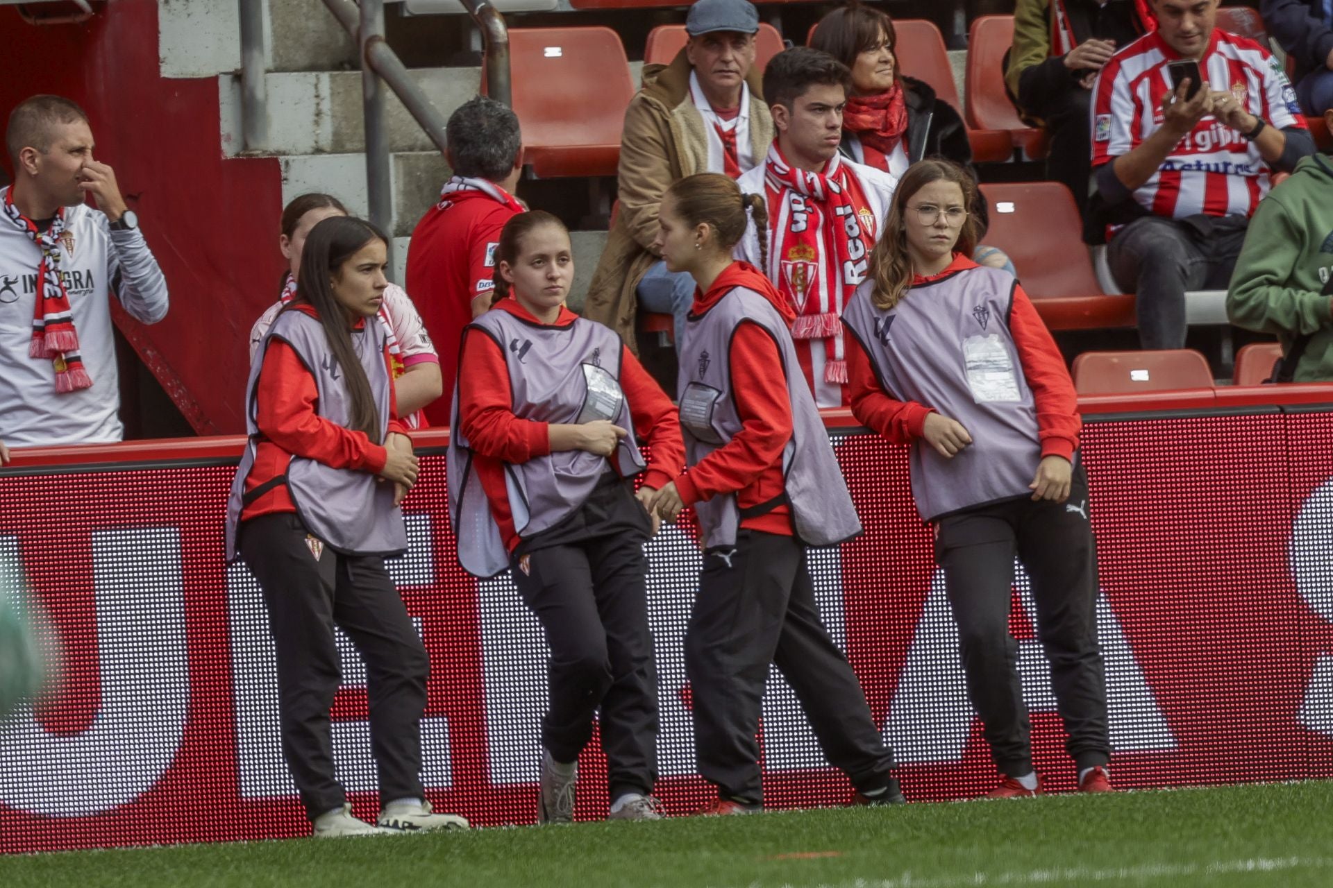 Fotos: ¿Estuviste en El Molinón viendo el Sporting-Las Palmas? ¡Búscate!