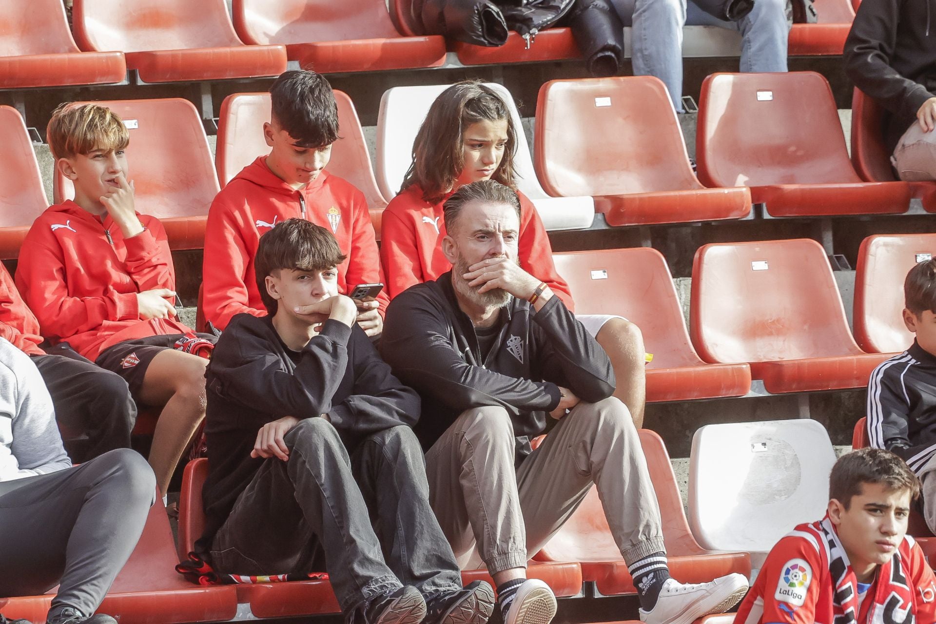 Fotos: ¿Estuviste en El Molinón viendo el Sporting-Las Palmas? ¡Búscate!