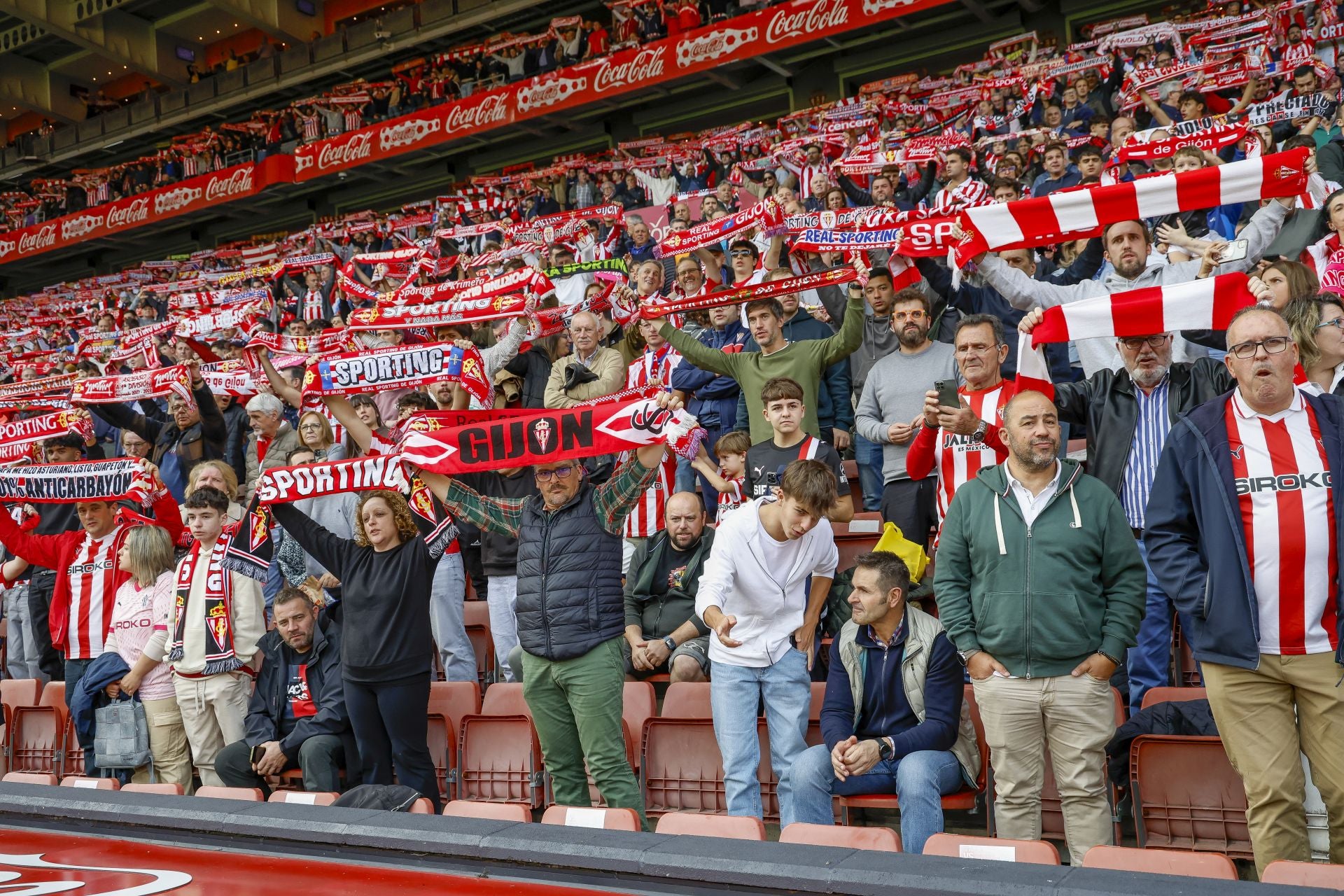 Fotos: ¿Estuviste en El Molinón viendo el Sporting-Las Palmas? ¡Búscate!