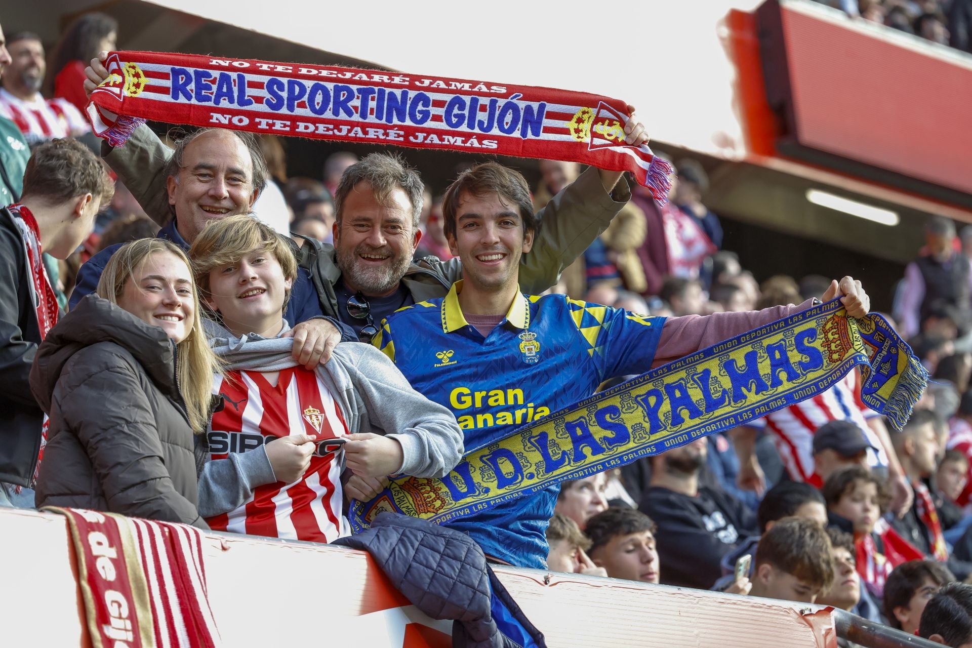 Fotos: ¿Estuviste en El Molinón viendo el Sporting-Las Palmas? ¡Búscate!