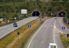 Entrada a los túneles de El Padrún, en la autovía A-66.
