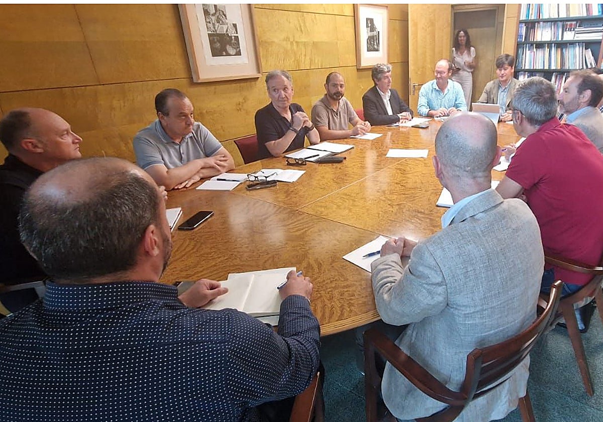 Reunión celebrada el pasado mes de julio de la comisión especial de seguridad minera sobre el accidente en la mina de Cerredo.