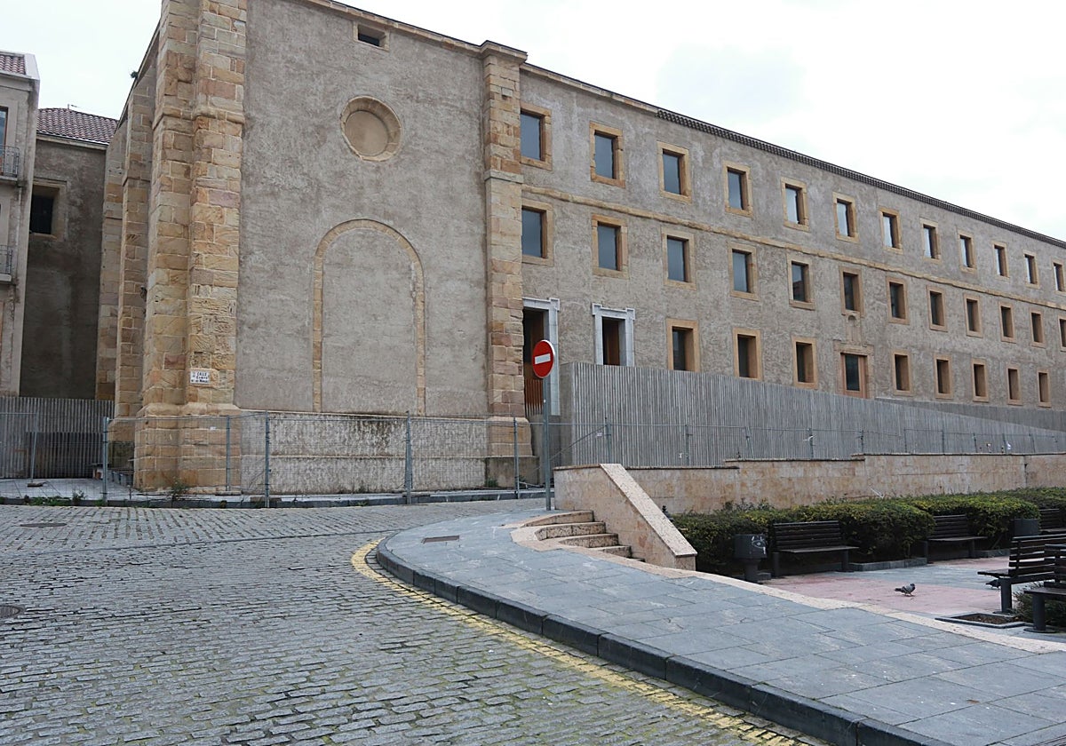 Edificio de Tabacalera que será reconvertido en centro de arte.