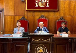 Rosa María Fernández, magistrada delegada de discapacidad, el presidente del TSJA, Jesús Chamorro, el presidente de ADANSI-Asturias, Iván Fernández y la técnica de la asociación, Raquel Cuevas.