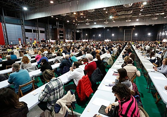 MIles de personas, en la convocatoria de plazas de celador del Sespa, el año pasado.