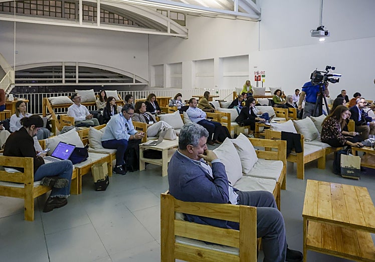 Público asistentes a la primera jornada de la XXIII Conferencia Internacional de APTE, en LABoral Centro de Arte.