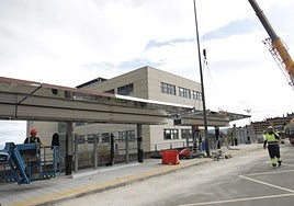 El montaje de una estructura del nuevo intercambiador de El Cristo.