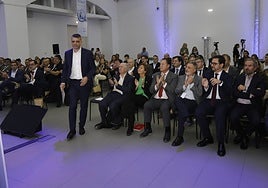 Inauguración de la conferencia de Parques Tecnológicos. De pie, el viceconsejero de Industria del Principado, Juan Carlos Campo.