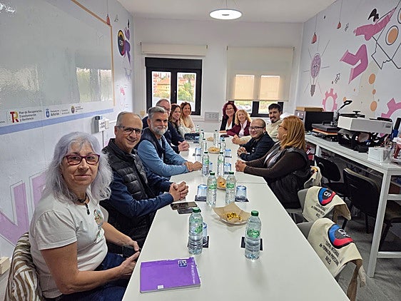 Primera reunión, de toma de contacto, en el CIFP Avilés a propósito del proyecto de FP Intercultural.