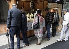 El mercado permanecerá en la calle Gil de Jaz durante todo el fin de semana.