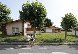 Interior de la la ciudad vacacional de Perlora, en Carreño.