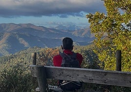 El sendero que sube a la Burra Blanca no tiene complicación y, además, regala preciosos tramos de caminata y buenas vistas cumbreras.