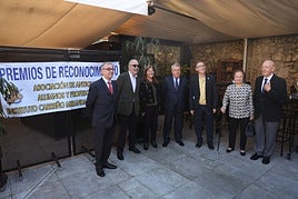 Los galardonados de este año, antiguos profesores y alumnos, reunidos en el Santa Cecilia.