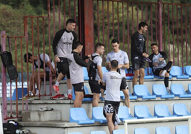 El Real Avilés busca asiento en la zona noble de la tabla