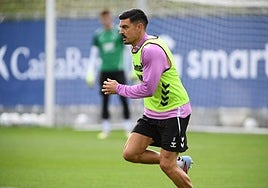 Sergio Álvarez, en un entrenamiento con el Eibar.