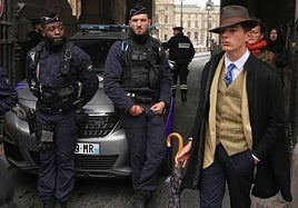 Pedro Elias Garzon Delroux llegando al Louvre.