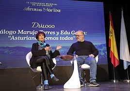 Maruja Torres y Edu Galán mantuvieron un diálogo en el Teatro Riera durante la jornada de clausura del encuentro.