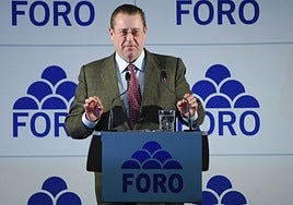 Pelayo Roces, en su etapa de fundador de Foro Asturias.