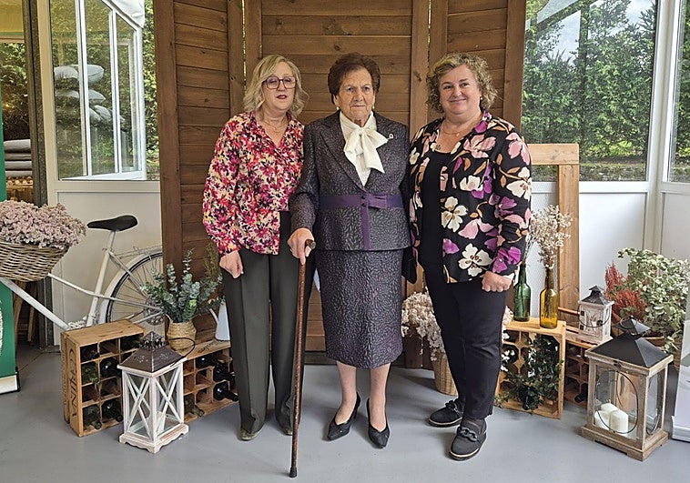 La sierense Lola Fernández, de 94 años, recoge el premio Abuela Campesina