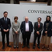 Jorge González-Palacios Ortea, Carmen Moriyón, Ángel de la Fuente, Ángel González y María Mitre, en el Museo Casa Natal de Jovellanos.