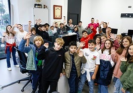 Alumnos de 6º B del colegio, durante su visita a EL COMERCIO.