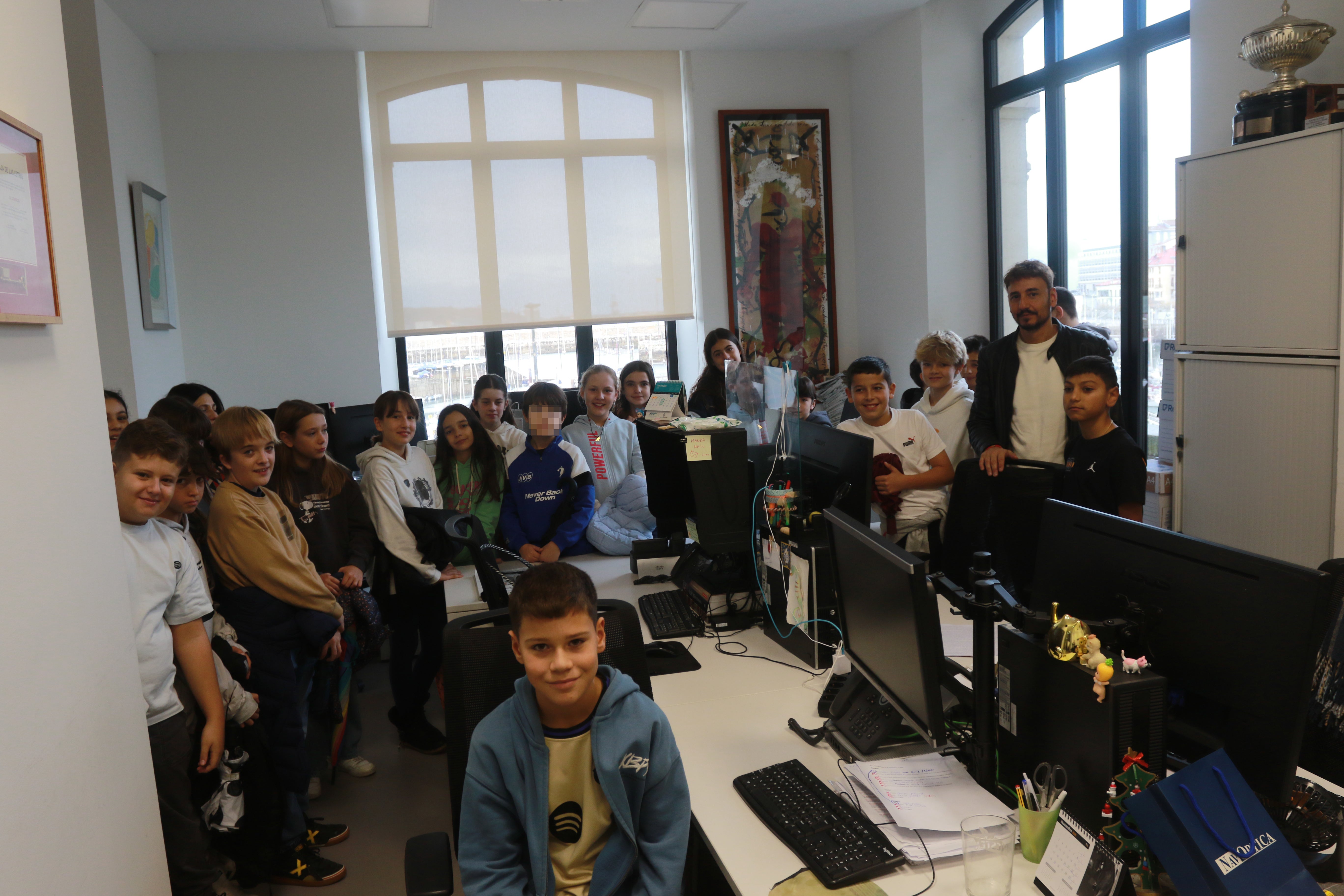 El grupo de 6º A, en EL COMERCIO.