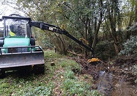 Trabajos en el río España.