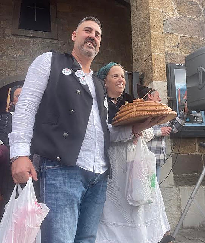 Imagen secundaria 2 - Moreda celebra Los Humanitarios: fabada, panchón y gaita para una fiesta multitudinaria