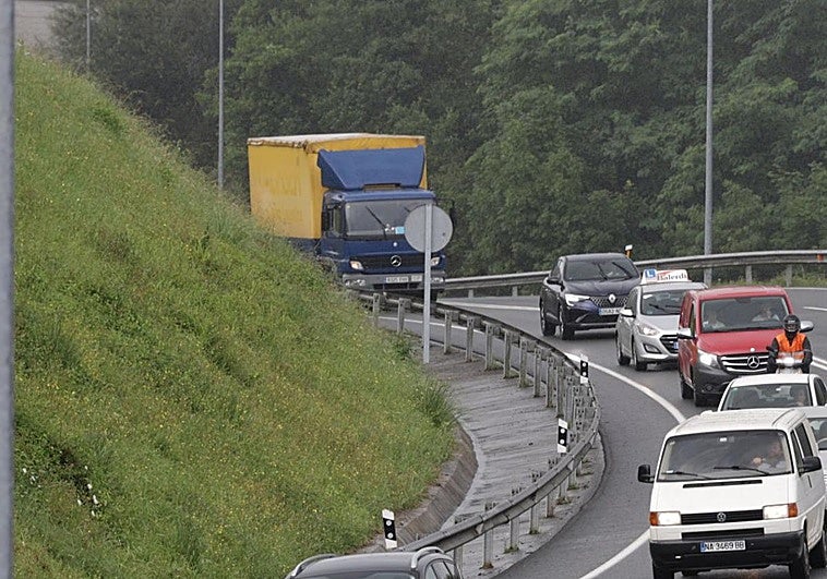 Hasta 3.000 euros para sacarse el carné: así son las ayudas del Gobierno para conductores profesionales