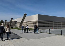 Recreación del nuevo polideportivo de La Calzada, que se levantará sobre las actuales pistas de tenis exteriores del complejo deportivo.