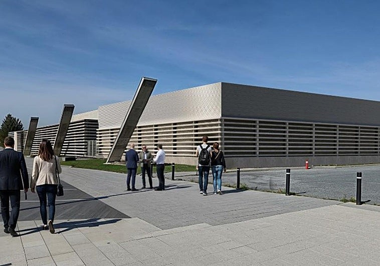 «El nuevo pabellón de La Calzada da respuesta a una reivindación histórica de la zona oeste» de Gijón