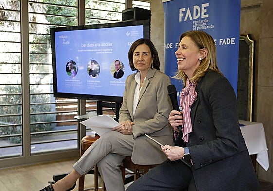 Leticia Bilbao y Eva Pando, en la jornada celebrada en Gijón.