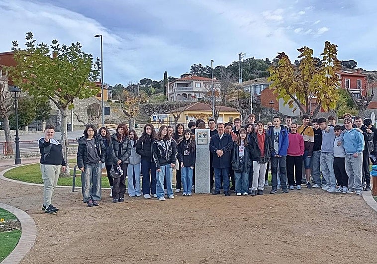 Medio centenar de alumnos del IES Elisa y Luis Villamil de Vegadeo visitan Ávila con el Foro Educación y Escuela
