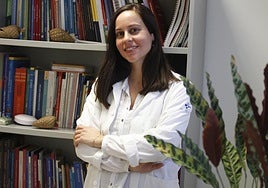 La psiquiatra Leticia González, en su consulta del centro de salud mental de La Corredoria.