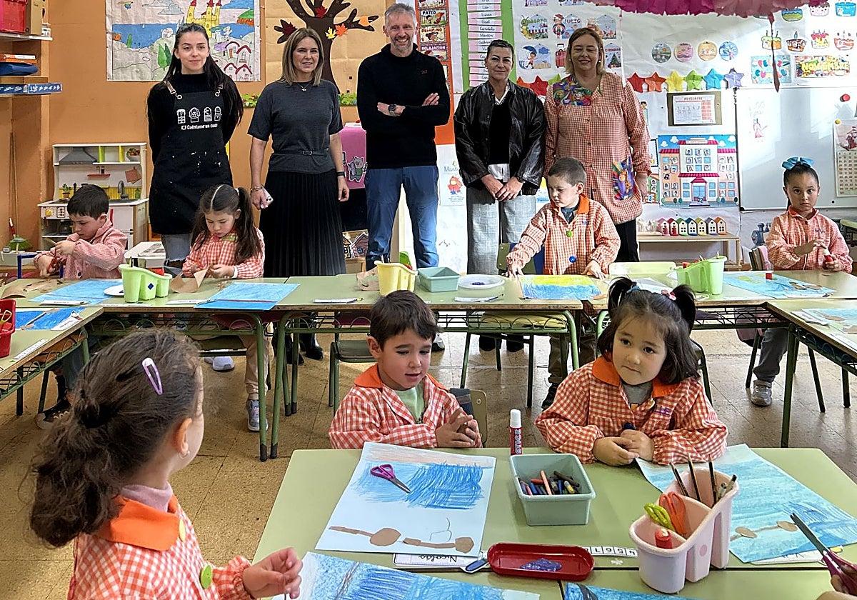 Niños de Lugones en el taller del 25N.