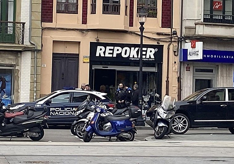 Detenido el dueño de una tienda de moda de El Parchís, en Gijón, por sustracción de ropa